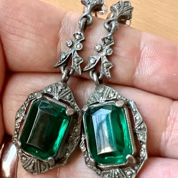 VINTAGE ART DECO STYLE EMERALD GREEN COLOR PASTE DANGLE DROP LONG EARRINGS